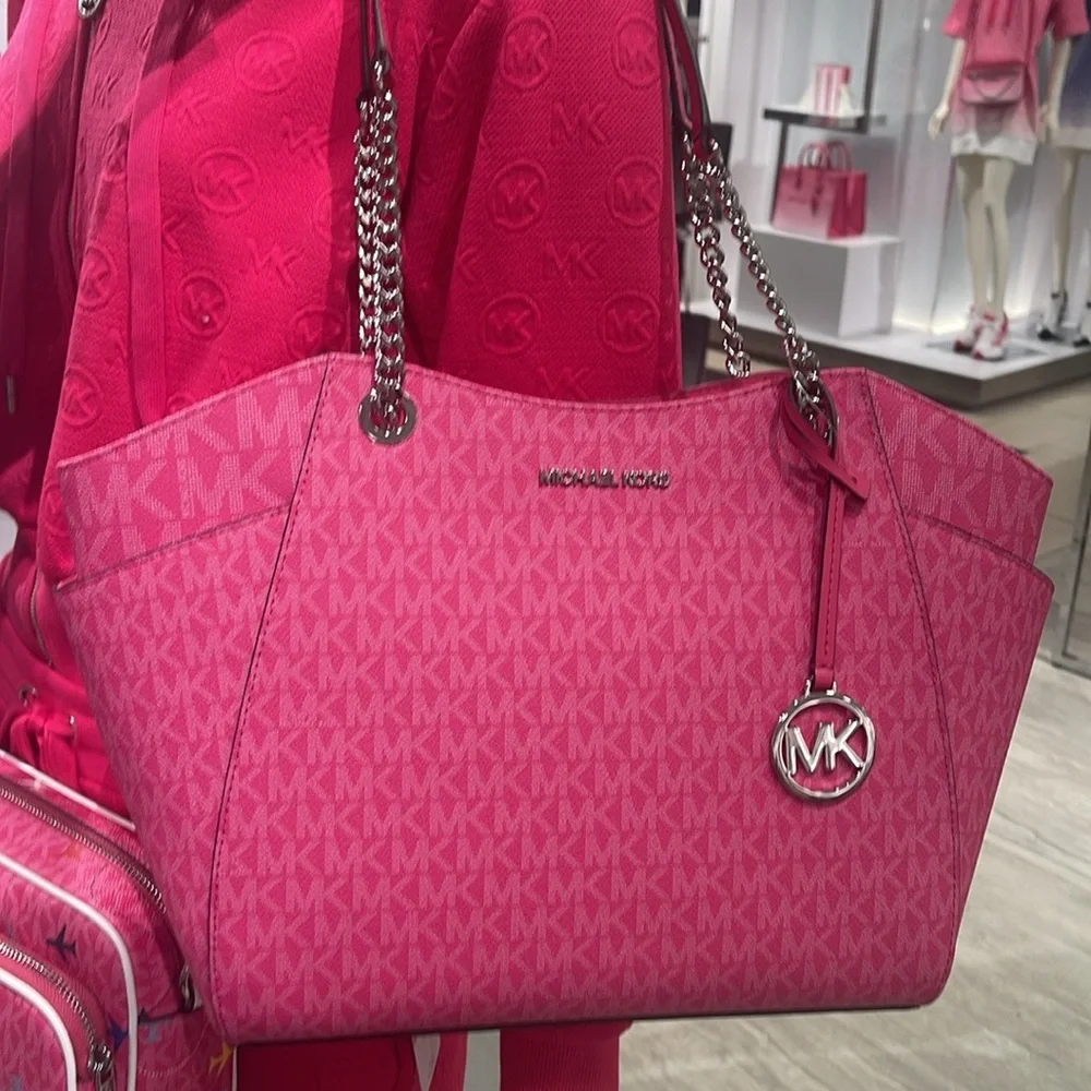 Michael Kors Pink Jet Set Travel Lg Signatr Logo Chain Shoulder Tote
Dragonfruit - Picture 2 of 16